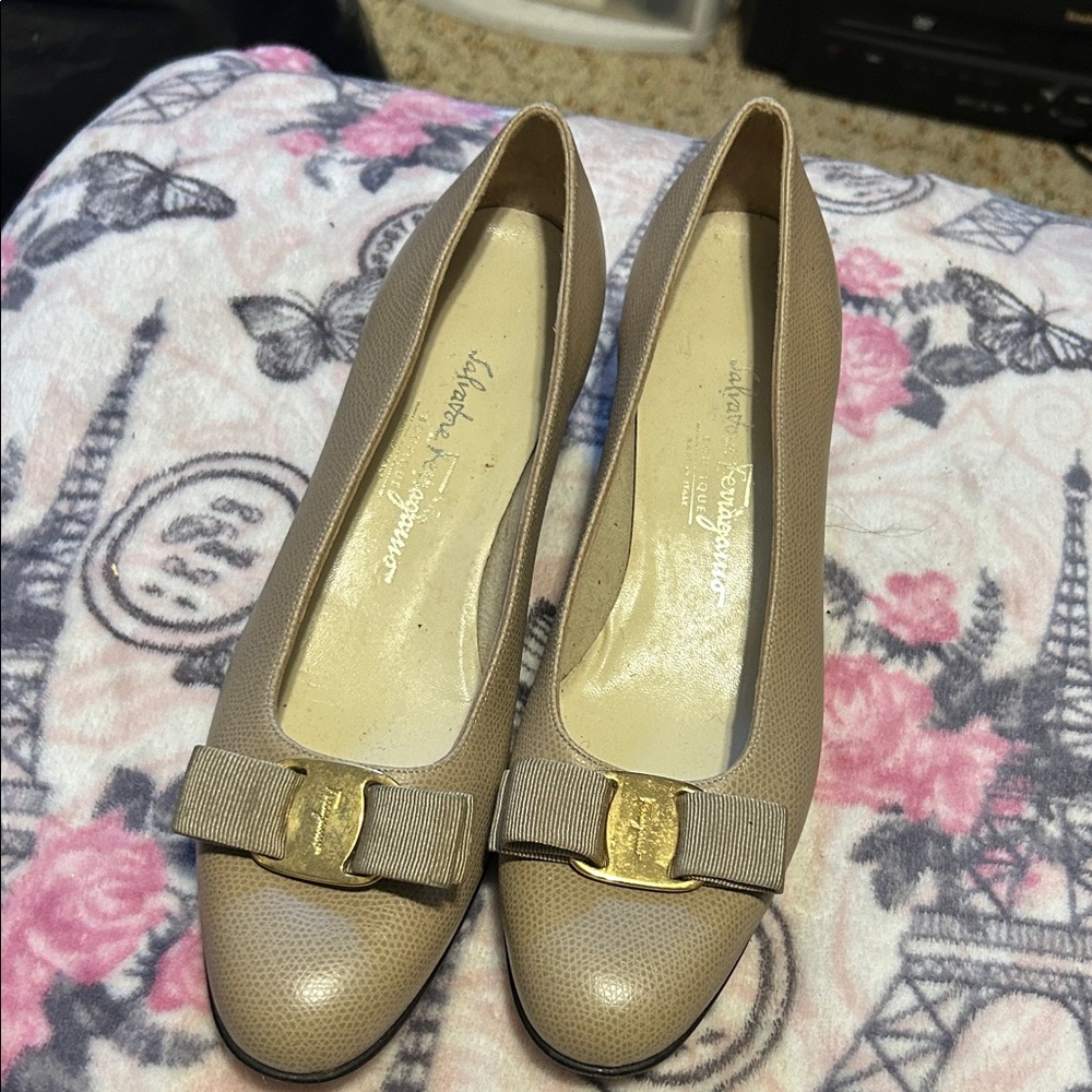 Salvatore Ferragamo Taupe Bow Heels